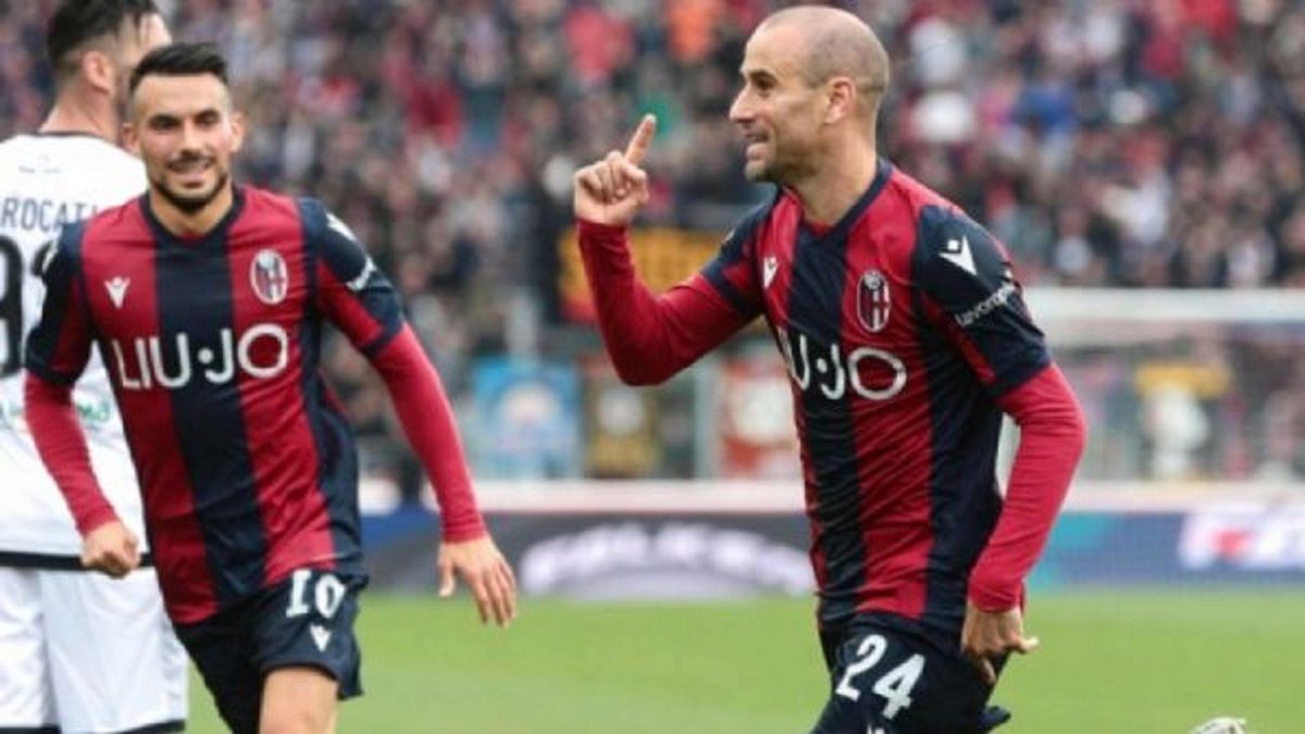 Rodrigo Palacio gritando un gol con Bologna.