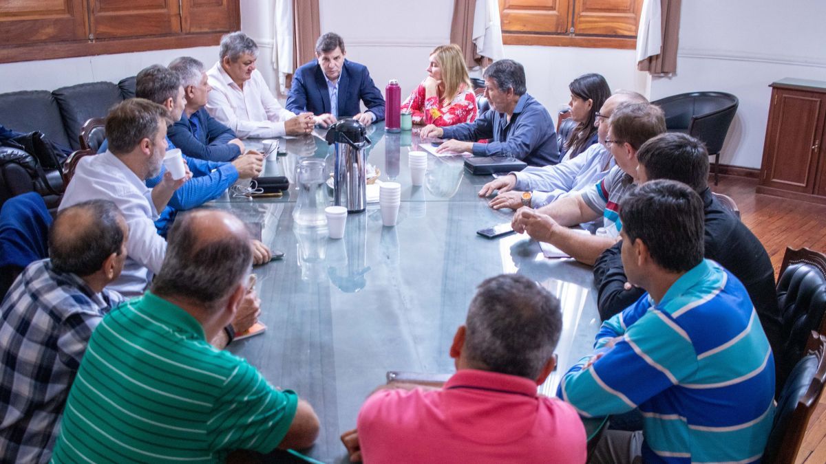 Intendentes y presidentes comunales de la provincia de Santa Fe se reunieron con los paritarios de Festram.&nbsp;
