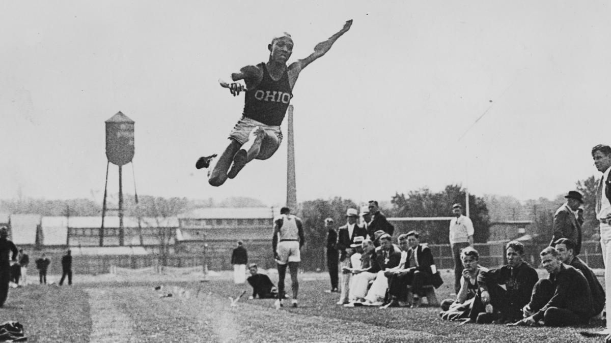El 25 de mayo de 1935 y, en el meeting Big Ten, desarrollado en el Ferry Field de Ann Arbo, Michigan, Jesse Owens estableció cuatro récords mundiales de atletismo en solo 45 minutos, hecho único que pasó a la historia como el Día de días.