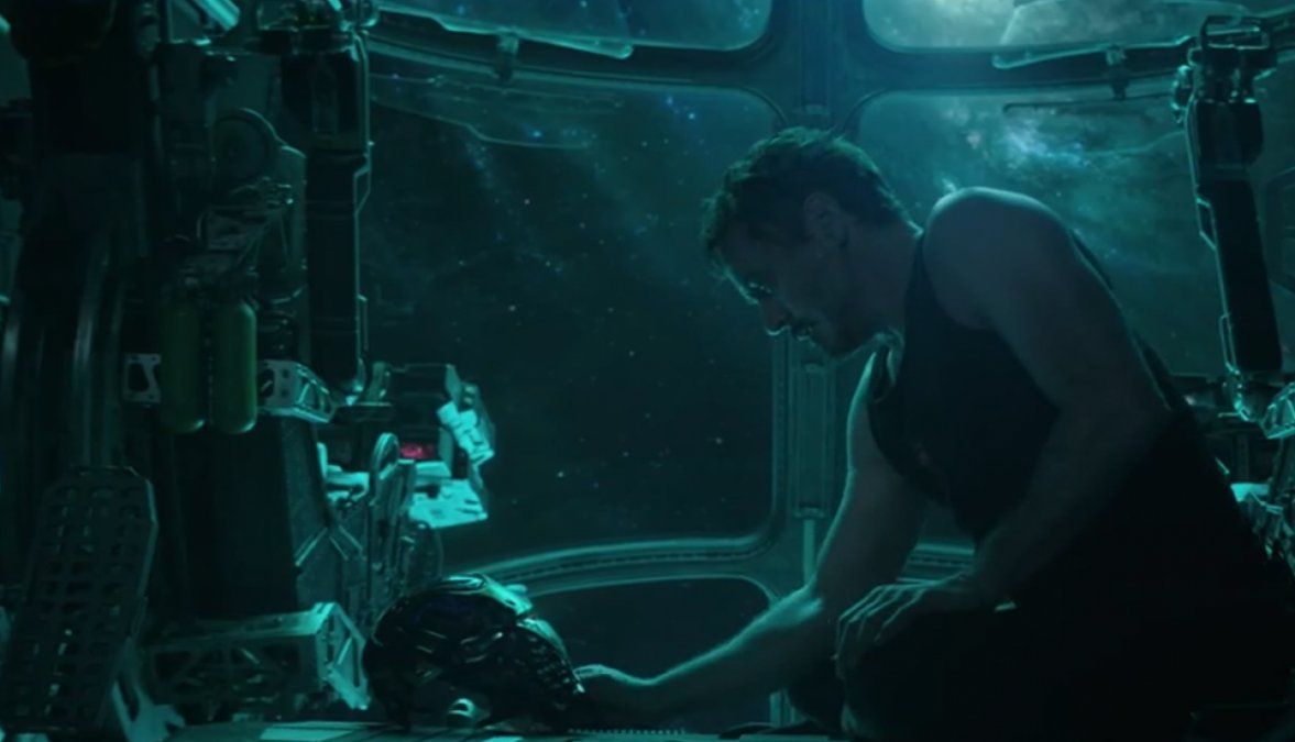 ¿Quién es el chico que sale en el funeral de Iron Man?