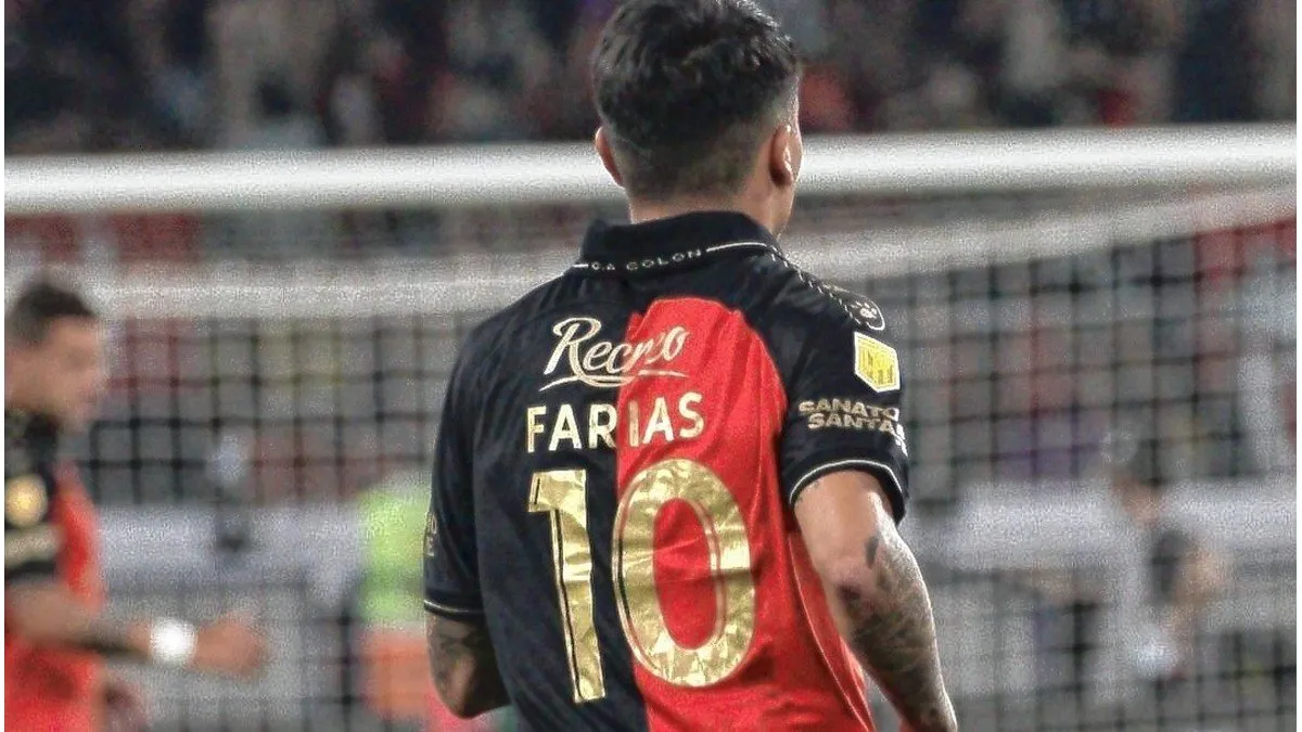 Facundo Farías usó la camiseta número 10 en Colón.