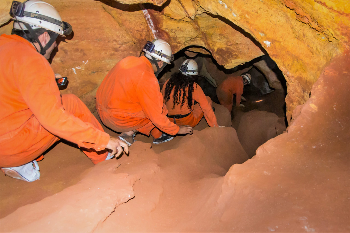 Las Cavernas del Sauce son una formación geológica natural que se adentran por la montaña. Las Cavernas del Sauce son una formación geológica natural que se adentran por la montaña.
