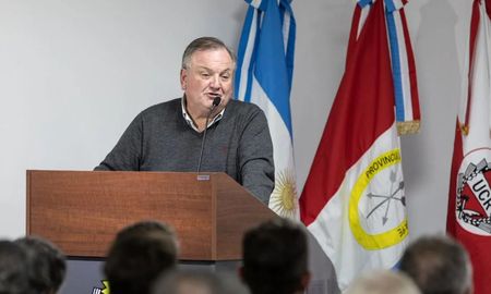 Felipe Michlig asumió su cuarto mandato como presidente de la UCR provincial Felipe Michlig asumió su cuarto mandato como presidente de la UCR provincial