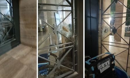 Usurpó la garita de una plaza de Santa Fe, lo desalojaron y rompió un vidrio de la Municipalidad. Usurpó la garita de una plaza de Santa Fe, lo desalojaron y rompió un vidrio de la Municipalidad.