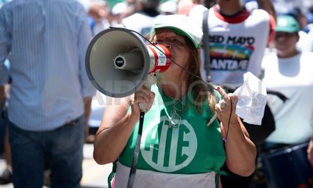 Tras la última reunión paritaria, Marcelo Delfor, de ATE y Jorge Molina, de UPCN, aseguraron que la propuesta oficial era insuficiente. Tras la última reunión paritaria, Marcelo Delfor, de ATE y Jorge Molina, de UPCN, aseguraron que la propuesta oficial era insuficiente.