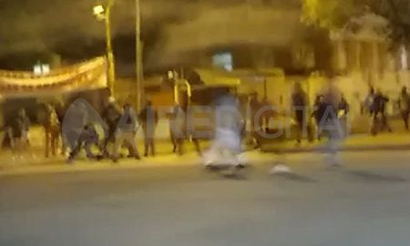 Captura del video de las corridas. Un joven fue apuñalado en Bulevar Pellegrini y Presidente Perón Captura del video de las corridas. Un joven fue apuñalado en Bulevar Pellegrini y Presidente Perón