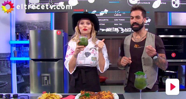 Nachos con carne y queso cheddar