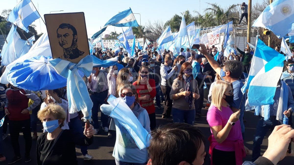 Más de 2.000 personas marcharon desde Avellaneda hacia Reconquista.&nbsp;