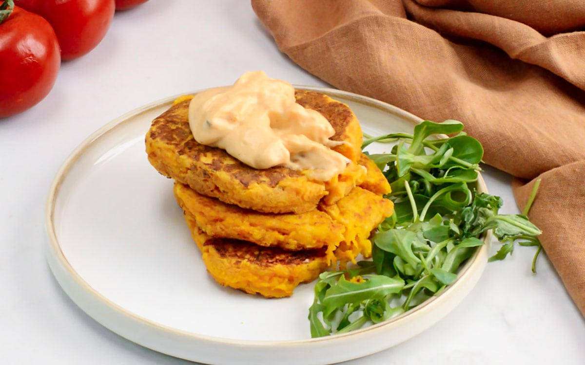 Las tortitas de calabaza son fáciles de hacer en casa y llevan ingredientes que seguro tenés. Las tortitas de calabaza son fáciles de hacer en casa y llevan ingredientes que seguro tenés.