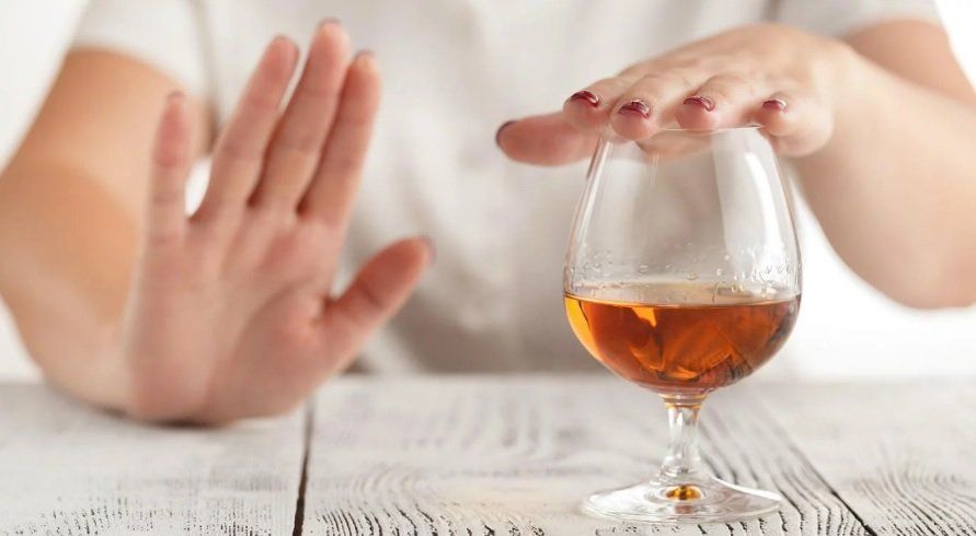 ¿Puedo beber alcohol si estoy tomando medicamentos?: efectos y consejos