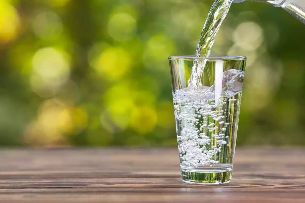 10 grandes beneficios de tomar agua para el cuerpo