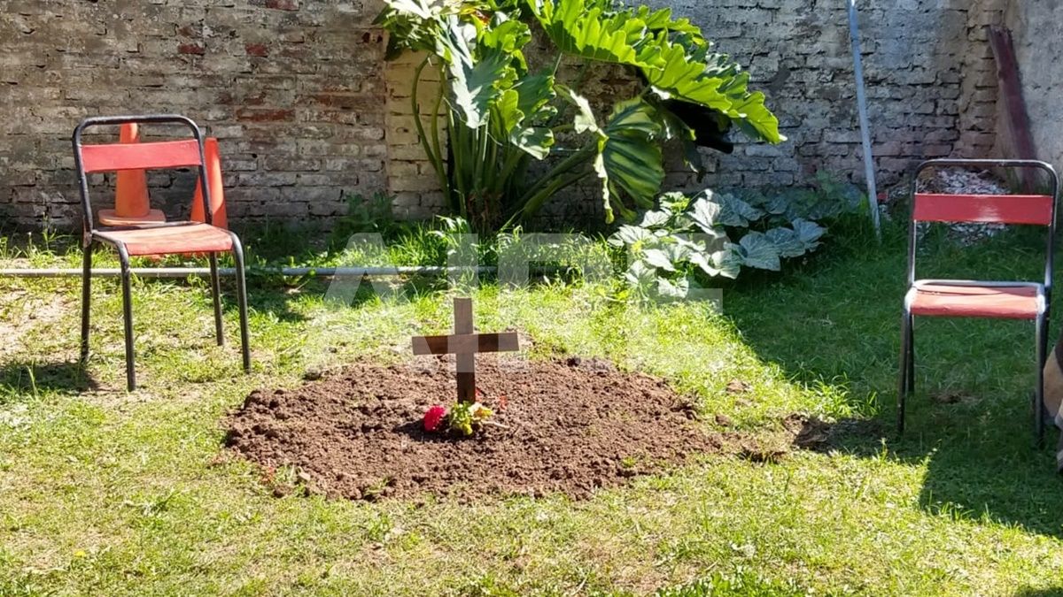 A Pancho lo enterraron en el patio de la casa del vecino con el que tomaba mates