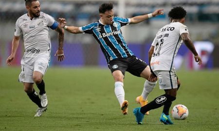 A las 19.15 de Argentina, Gremio visita a Santos por la revancha de los cuartos de final de la Copa Libertadores tras el empate 1-1 en la ida. A las 19.15 de Argentina, Gremio visita a Santos por la revancha de los cuartos de final de la Copa Libertadores tras el empate 1-1 en la ida.