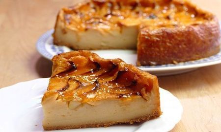 Torta húmeda de manzana. Torta húmeda de manzana.