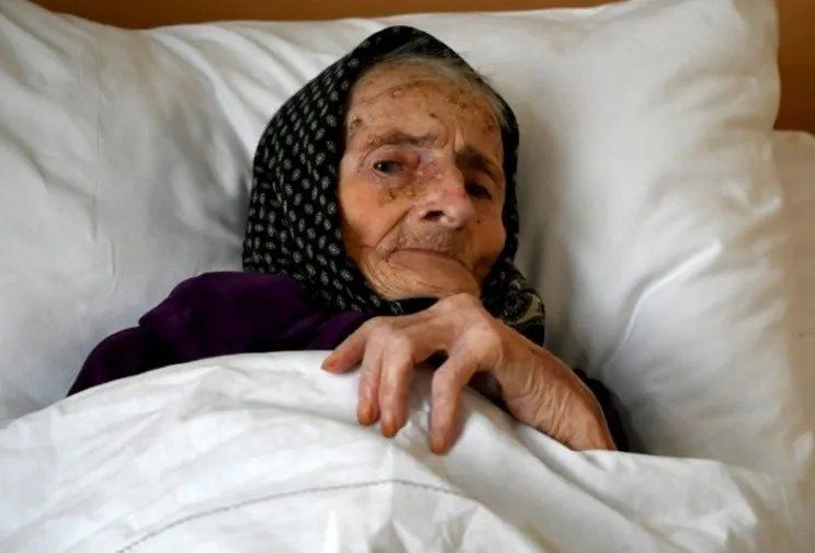 La mujer croata que superó el coronavirus no presentó síntomas, pero fue hospitalizada para controlar su estado.