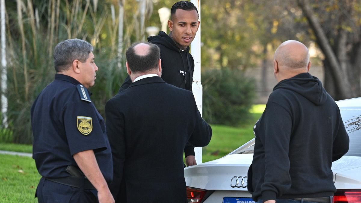 Sebastián Villa en su llegada el tribunal.