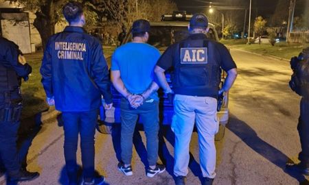 El arresto de Eric R. fue concretado por la División de Inteligencia de la Agencia de Investigación Criminal (AIC), con colaboración de la Policía de Entre Ríos. El arresto de Eric R. fue concretado por la División de Inteligencia de la Agencia de Investigación Criminal (AIC), con colaboración de la Policía de Entre Ríos.
