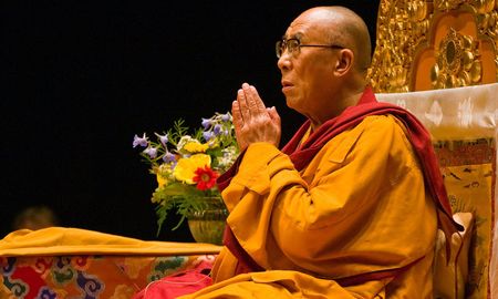 Dalai Lama nos hablar del dolor y la indignación Dalai Lama nos hablar del dolor y la indignación