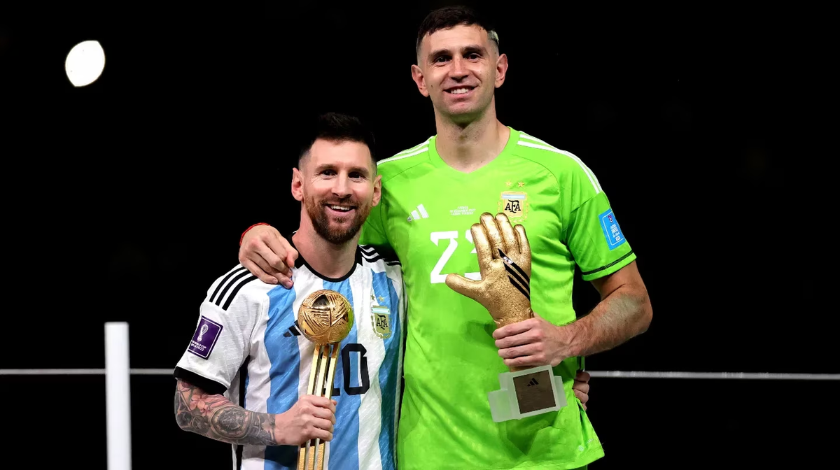 Emiliano "Dibu" Martínez sueña con llevar a Lionel Messi al Aston Villa.