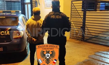 Un hombre fue detenido en pleno barrio La Esmeralda, en la ciudad de Santa Fe Un hombre fue detenido en pleno barrio La Esmeralda, en la ciudad de Santa Fe