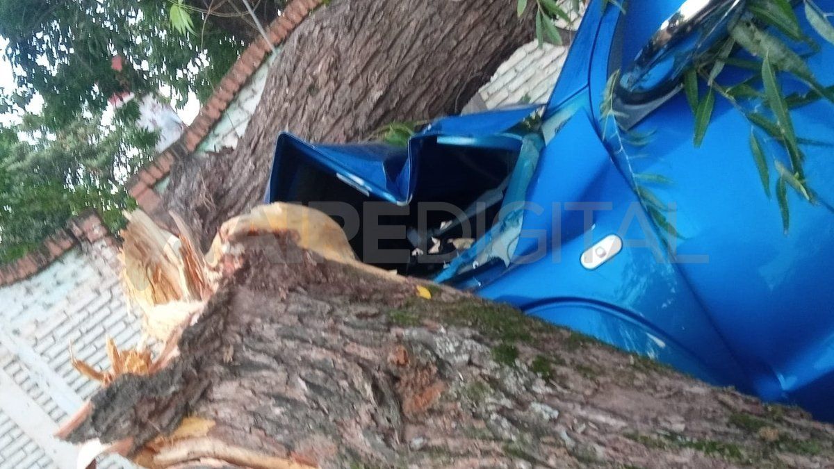 Oyentes de AIRE enviaron fotos del accidente en Monte Vera.