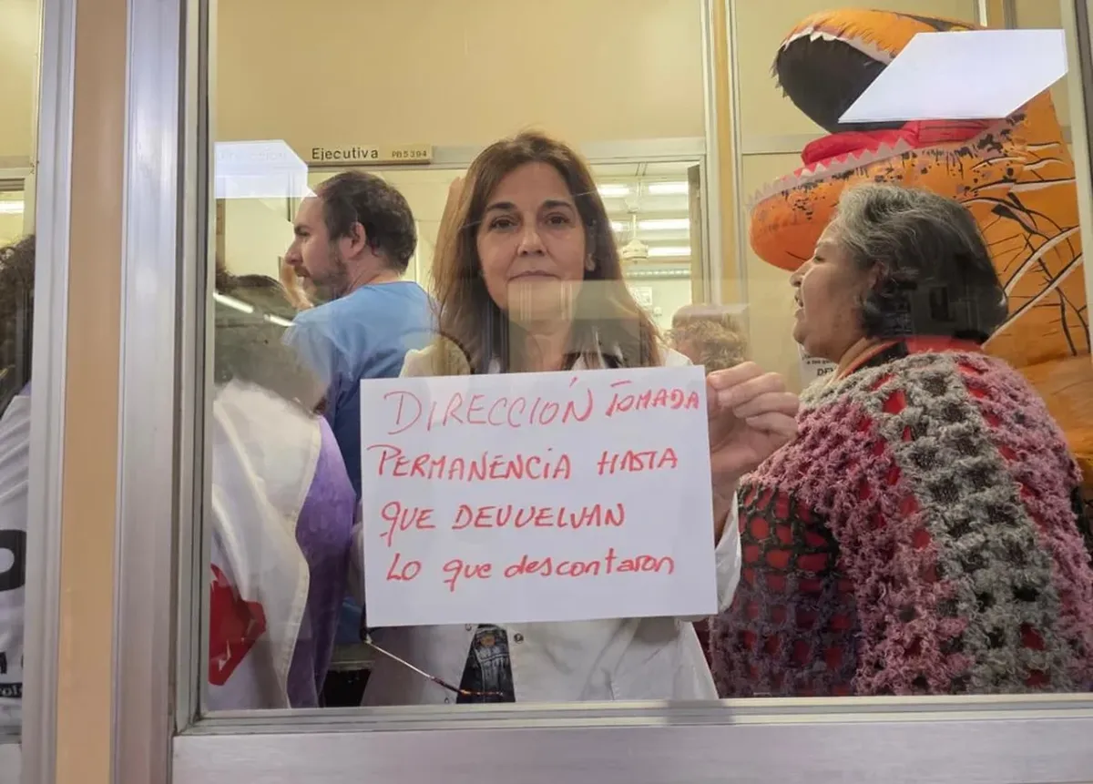 Por su parte, Lezana, además de invitar a la ciudadanía a participar del cabildo abierto, expresó que este ataque hacia ella es “ridículo, infundado e insólito”. Por su parte, Lezana, además de invitar a la ciudadanía a participar del cabildo abierto, expresó que este ataque hacia ella es “ridículo, infundado e insólito”.