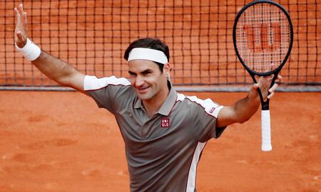 subasta increible: pagan millones por raquetas y prendas de roger federer subasta increible: pagan millones por raquetas y prendas de roger federer
