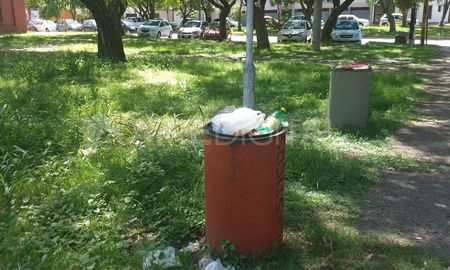 la plaza ubicada frente a la terminal de omnibus esta en total abandono la plaza ubicada frente a la terminal de omnibus esta en total abandono