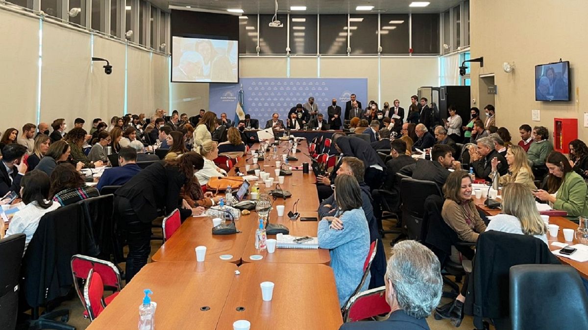 El tratamiento del proyecto sobre boleta única se resolvió tras el avance opositor para pedir una sesión especial para debatirlo hace 15 días en el recinto.