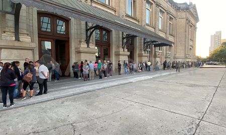Estación Belgrano: largas filas para tramitar el boleto gratuito Sube por discapacidad Estación Belgrano: largas filas para tramitar el boleto gratuito Sube por discapacidad