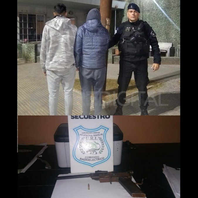 Los dos jóvenes detenidos en Huergo 3300. Minutos antes, intentaron darse a la fuga: estaban armados