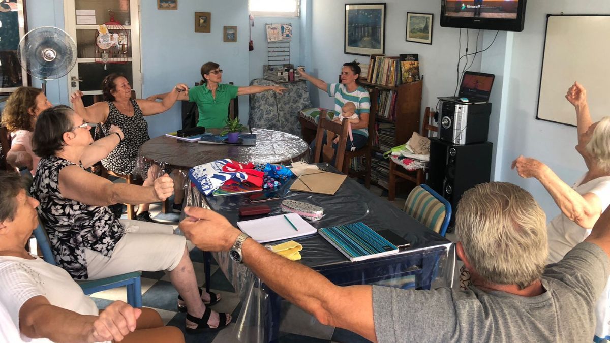 Hace cinco años, empezó a soñar con la idea de crear en la casa que heredó de su padre un espacio que vincule su deseo de enseñar con el arte. Hace cinco años, empezó a soñar con la idea de crear en la casa que heredó de su padre un espacio que vincule su deseo de enseñar con el arte.