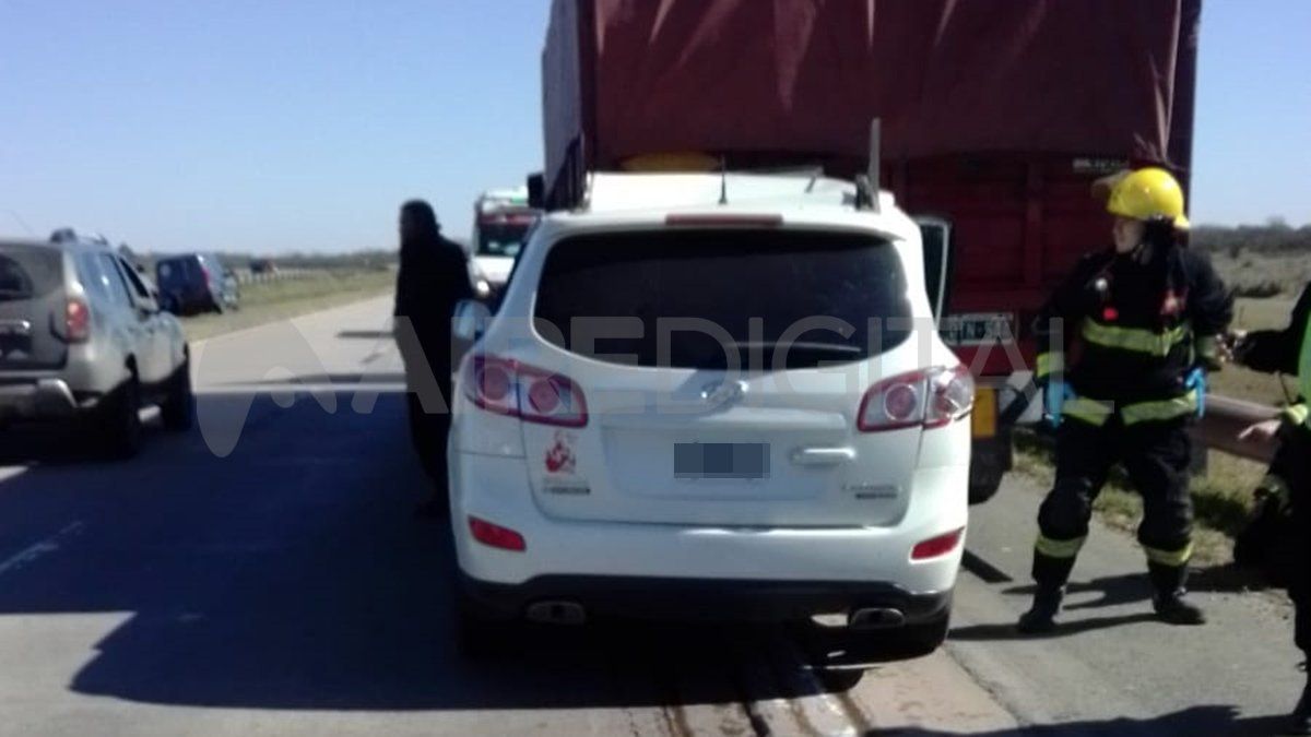 Una camioneta se incrustó contra un camión en la autovía de la Ruta Nacional 19 y su conductor falleció.