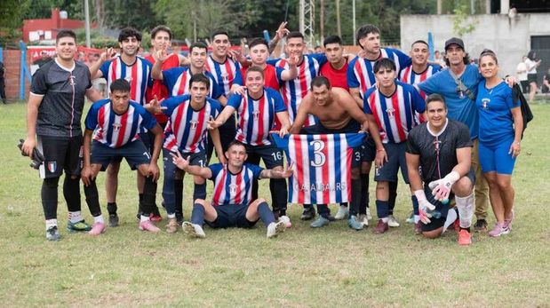 Alba Juniors se quedó con el clásico de Coronda por la Liga Galvense de Fútbol. Foto: Marcelo Colombo - Coronda Registrada.