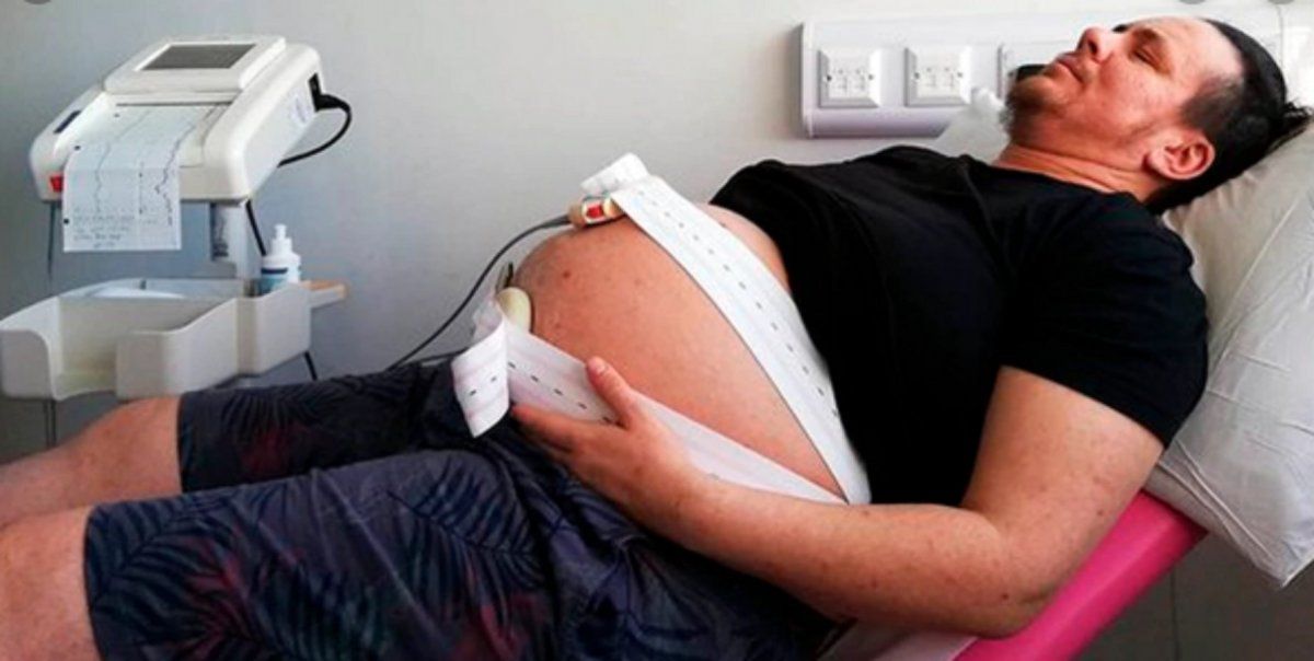 Hombre transgénero da a luz gracias a esperma donado por una mujer trans