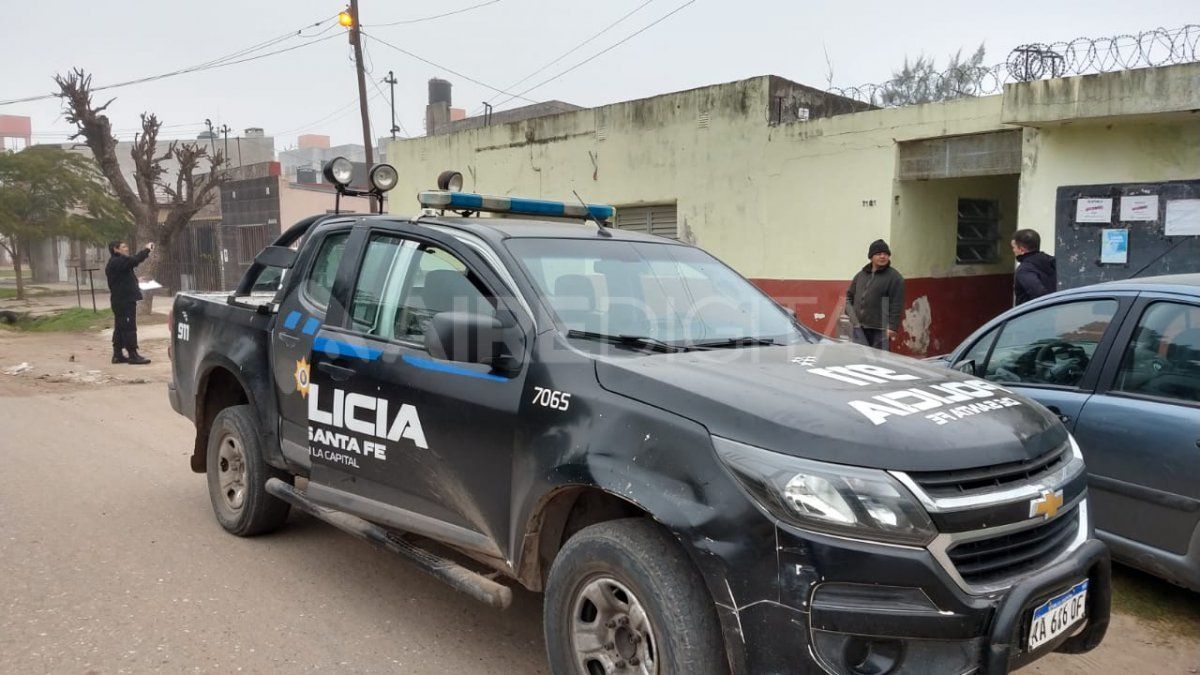 Un móvil policial llegó luego del aviso de la vecinal.&nbsp;