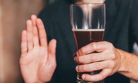 Según el informe, las mujeres, los padres de niños pequeños, las personas con un alto nivel de ingresos y las personas con síntomas de depresión y ansiedad, son quienes afirmaron haber aumentado más su consumo de alcohol. Según el informe, las mujeres, los padres de niños pequeños, las personas con un alto nivel de ingresos y las personas con síntomas de depresión y ansiedad, son quienes afirmaron haber aumentado más su consumo de alcohol.