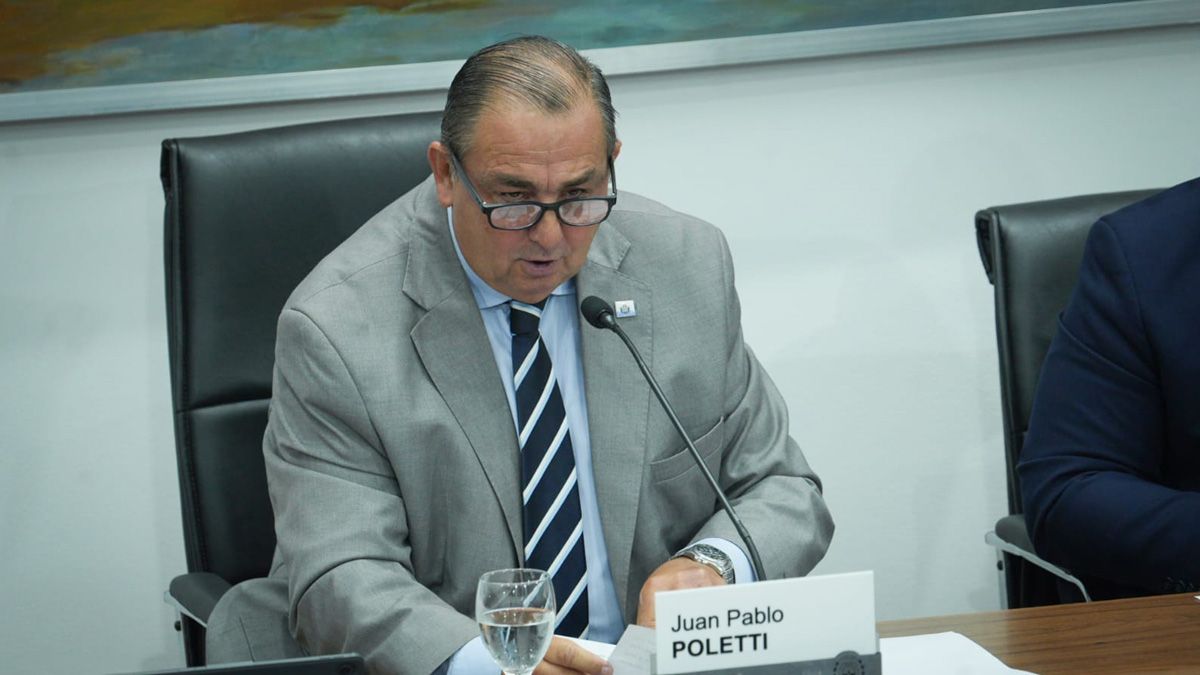Juan Pablo Poletti, en la apertura de sesiones del Concejo Municipal de Santa Fe. Juan Pablo Poletti, en la apertura de sesiones del Concejo Municipal de Santa Fe.