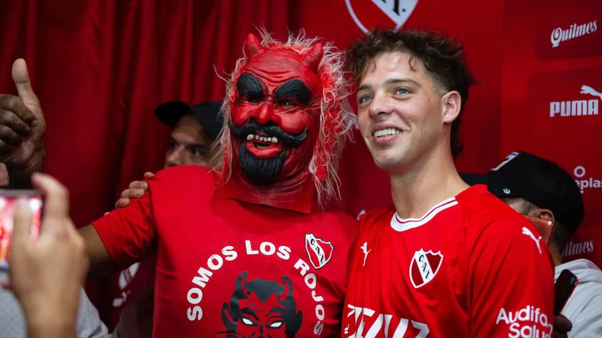 Los hinchas de Independiente apoyan a Santi Maratea con la colecta para pagar las deudas.