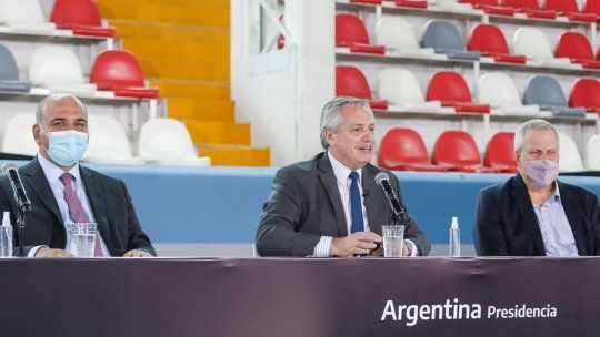 Alberto Fernández encabezó un acto en Morón, donde lanzó la campaña nacional Nos vacunamos para ir a la escuela.