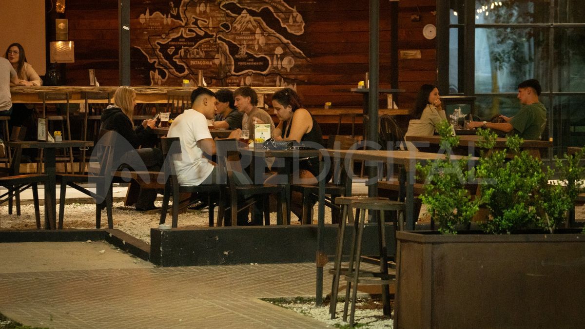 Que la temporada de verano pase de 6 a 8 meses y 30 minutos más de tiempo abierto