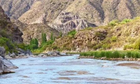 El río Quimivil es uno de los atractivos naturales principales de la localidad de Londres, en Catamarca. El río Quimivil es uno de los atractivos naturales principales de la localidad de Londres, en Catamarca.