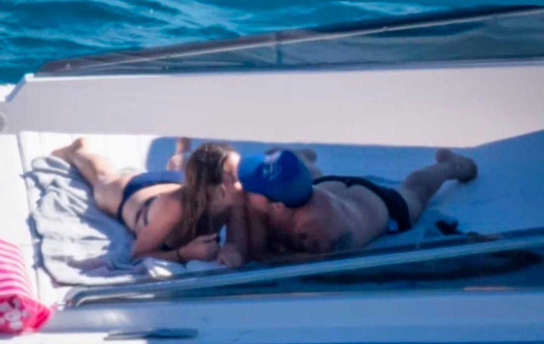 Harry Styles y Olivia Wilde se mostraron muy enamorados en las playas de Italia.