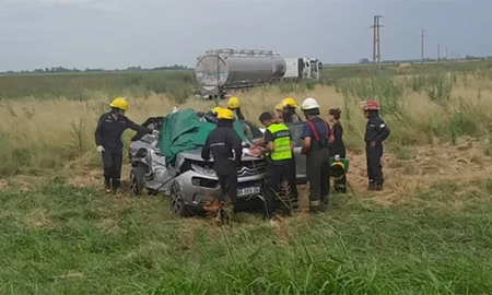 Así quedó el Citroën en el que viajaba la pareja luego de impactar contra el camión. Así quedó el Citroën en el que viajaba la pareja luego de impactar contra el camión.