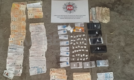 Allanamiento en Villa Ocampo: droga, dinero en efectivo y balanzas de precisión Allanamiento en Villa Ocampo: droga, dinero en efectivo y balanzas de precisión