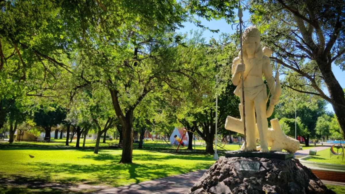 Escapada a un pequeño pueblo de Entre Ríos, rodeado de senderos naturales y un ambiente tranquilo. Escapada a un pequeño pueblo de Entre Ríos, rodeado de senderos naturales y un ambiente tranquilo.