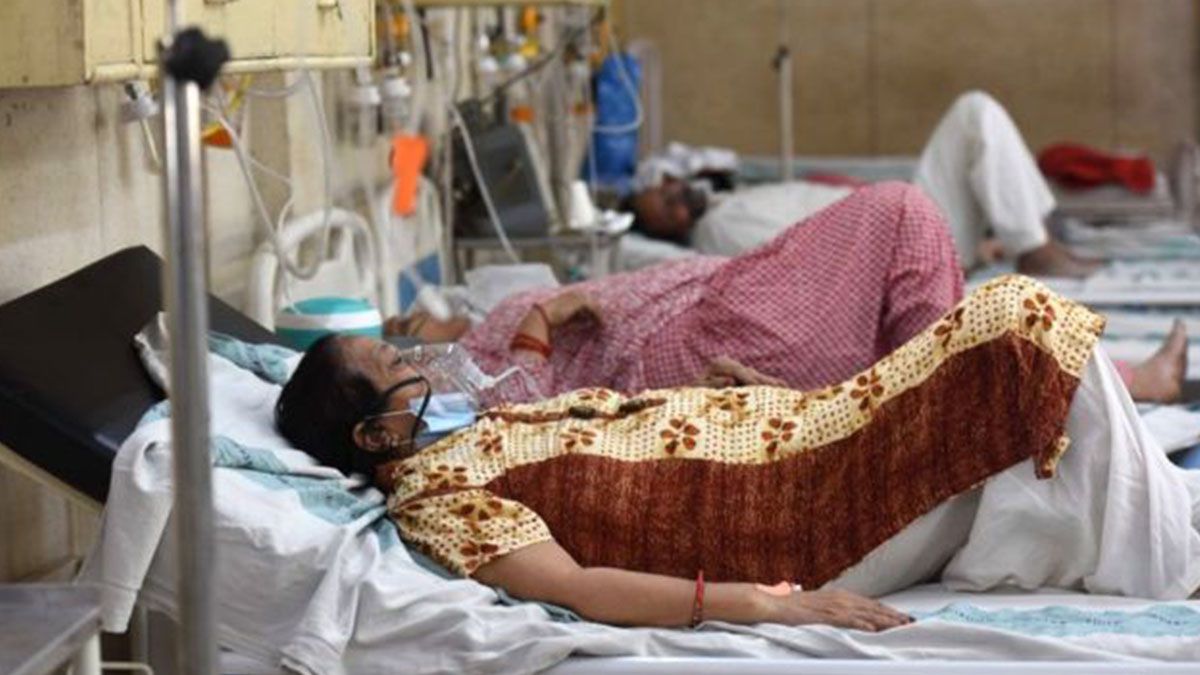 India recibió este domingo más ayuda internacional para contener uno de los peores brotes de coronavirus del mundo