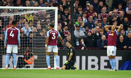 El blooper del Dibu Martínez ante Liverpool. El blooper del Dibu Martínez ante Liverpool.