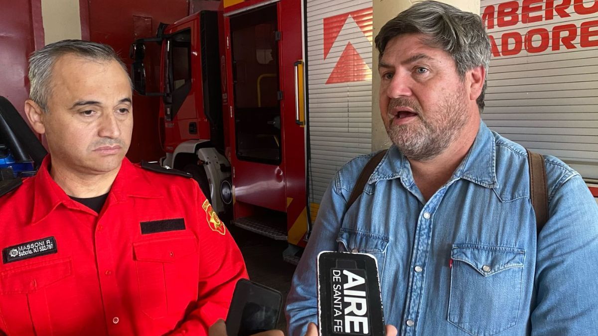 Rubén Massoni, jefe del área técnica de Bomberos Zapadores y Adrián Slavner, arquitecto y presidente de cámara de gasistas de Santo Tomé. Rubén Massoni, jefe del área técnica de Bomberos Zapadores y Adrián Slavner, arquitecto y presidente de cámara de gasistas de Santo Tomé.