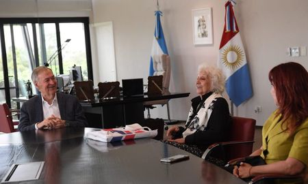 En las últimas semanas distintos dirigentes, legisladores e intendentes cordobeses vinculados políticamente a Schiaretti expresaron su respaldo a Massa. En las últimas semanas distintos dirigentes, legisladores e intendentes cordobeses vinculados políticamente a Schiaretti expresaron su respaldo a Massa.